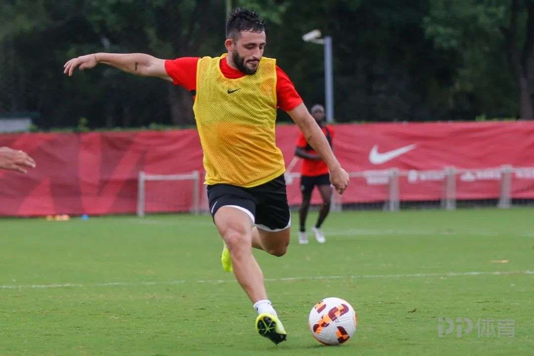 巴尔加斯很享受和武磊并肩作战 希望帮助海港赢得冠军 2 巴尔加斯很享受和武磊并肩作战 希望帮助海港赢得冠军